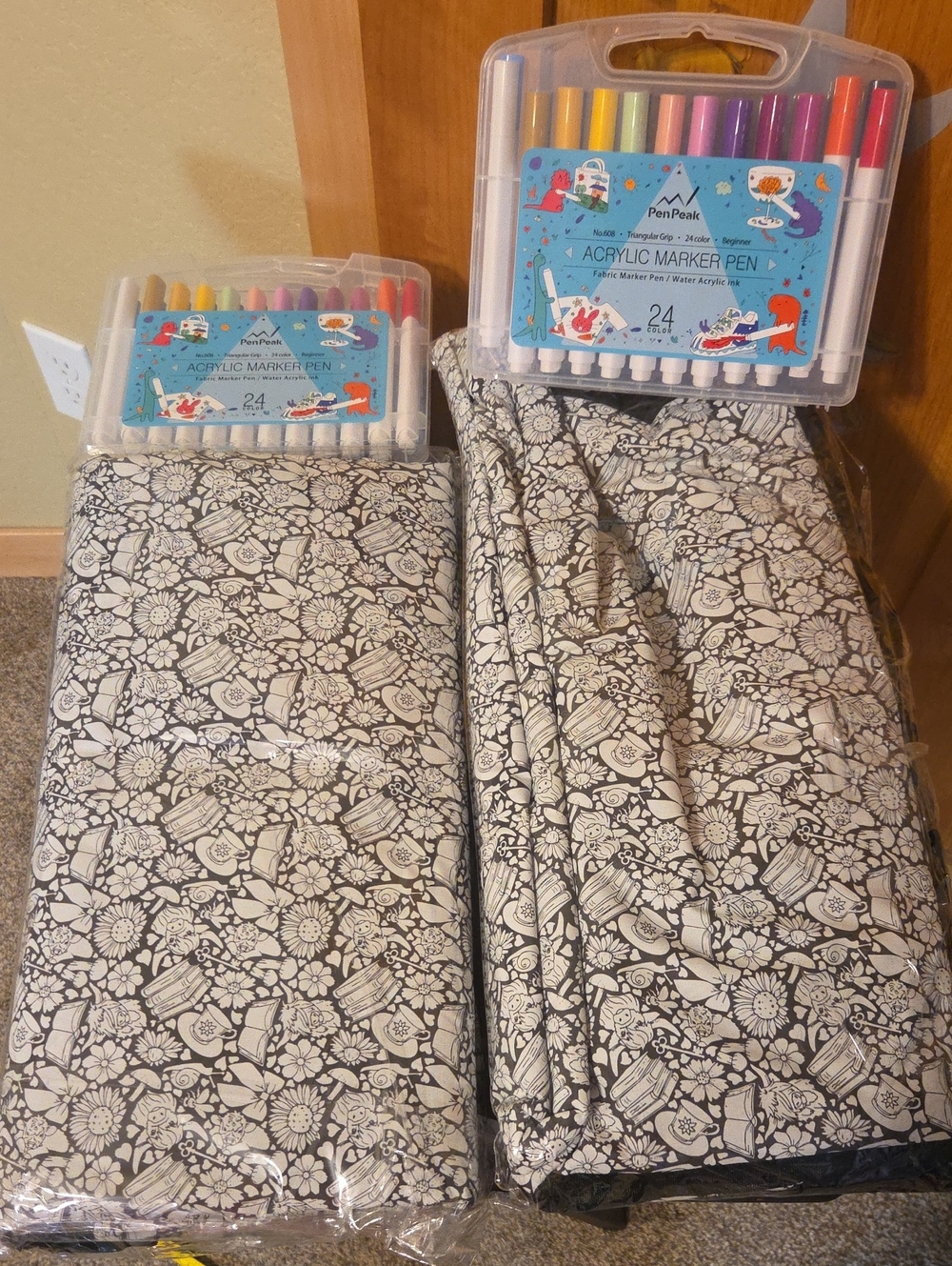 2 Color Your Own Blanket w/48 Markers